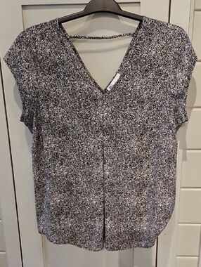 DR2 Black & White Patterned V-Neck Blouse Sz Large